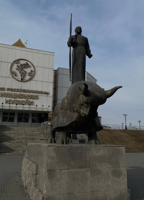 Памятник и монумент